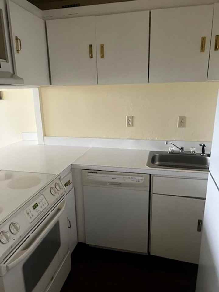 1271 Poplar Ave #911 - Photo 4 of 5