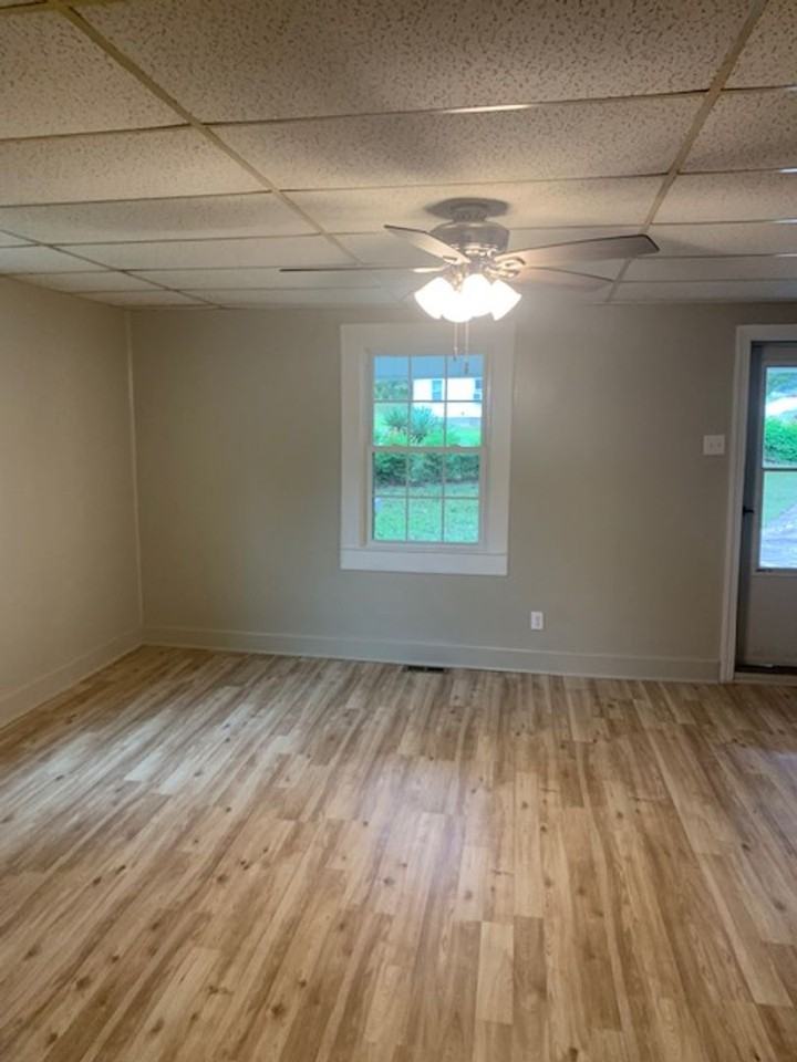 303 Knitting Mill St - Photo 5 of 9