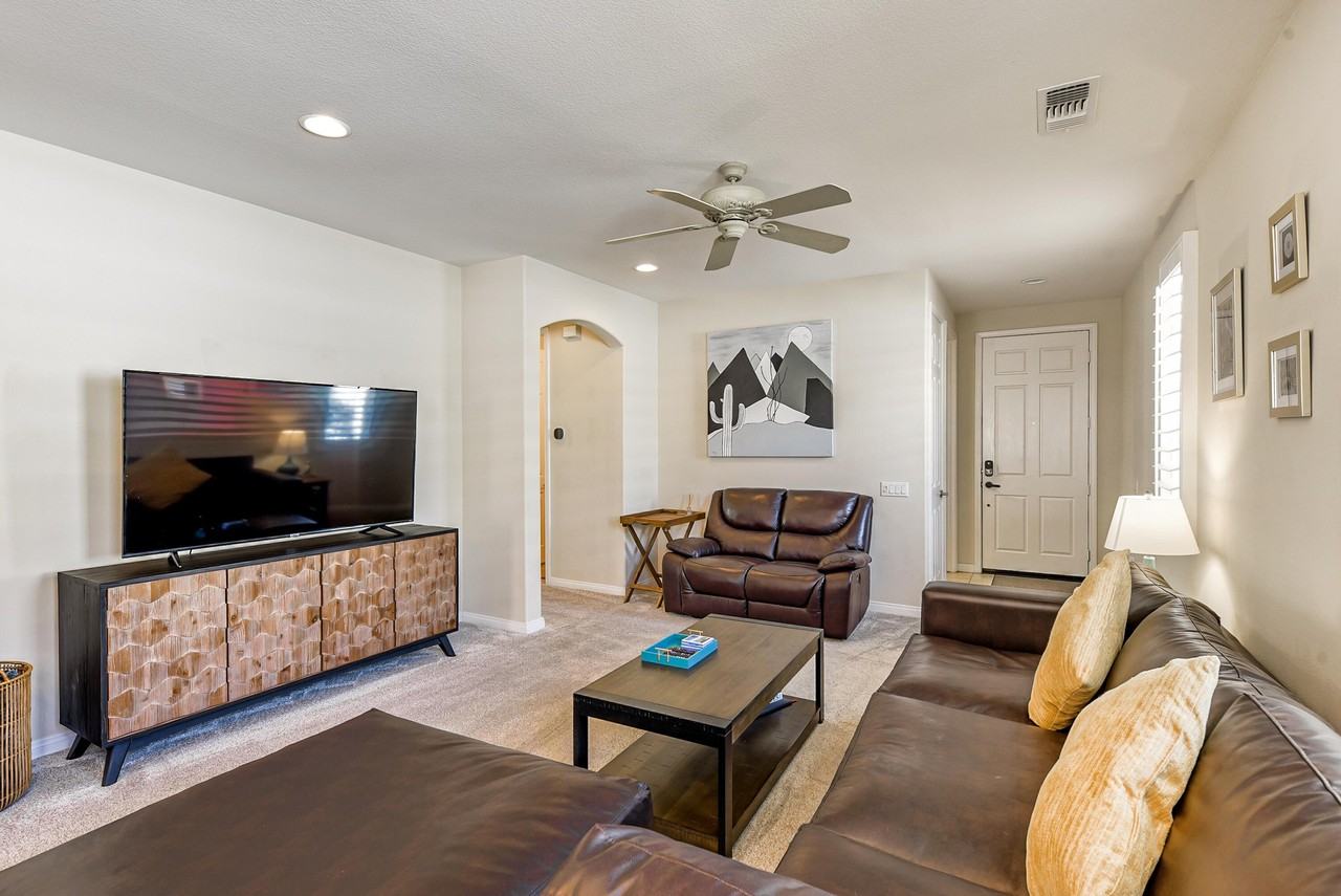 80528 Avenida Camarillo - Photo 4 of 35