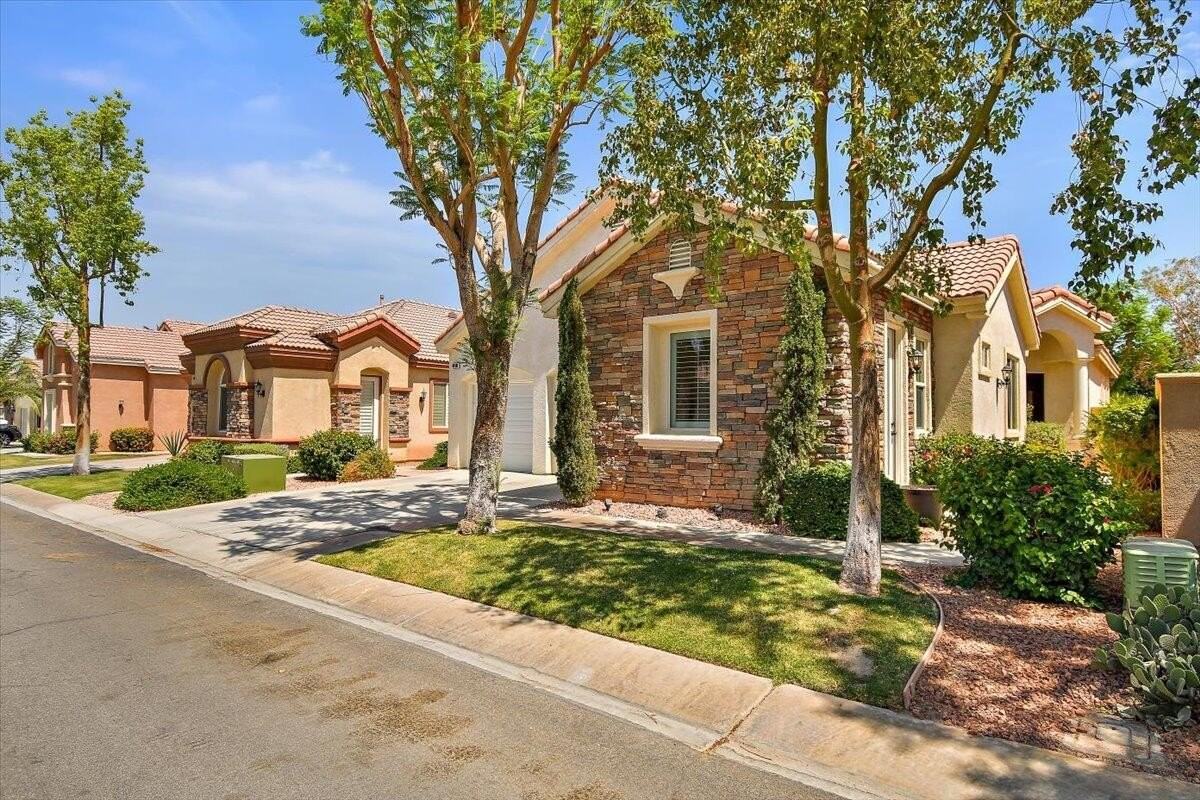 49580 Wayne Street - Photo 3 of 37