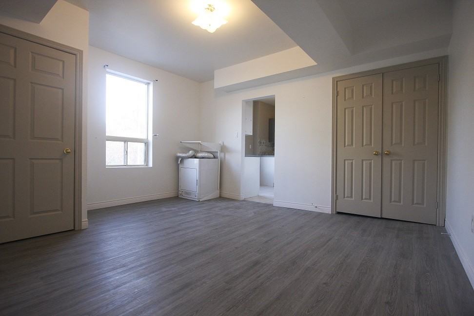 Queen St W & Gwynne Ave #1 - Photo 3 of 9