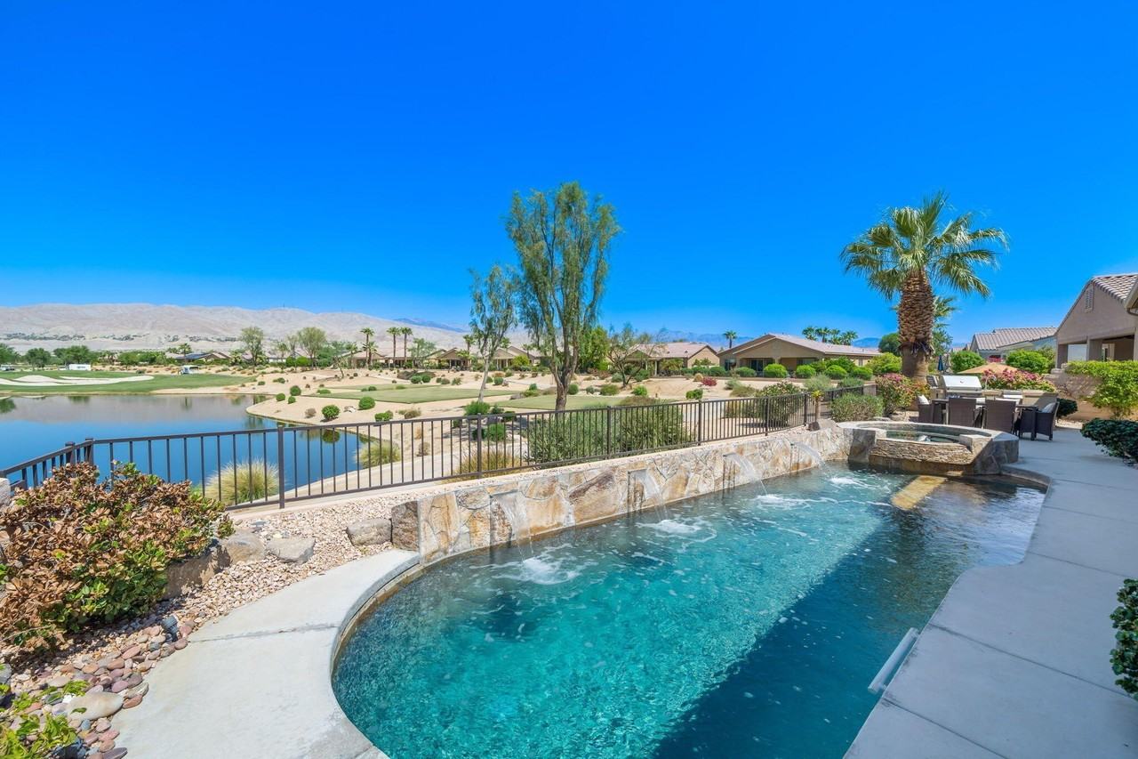 81074 Avenida Neblina - Photo 4 of 50