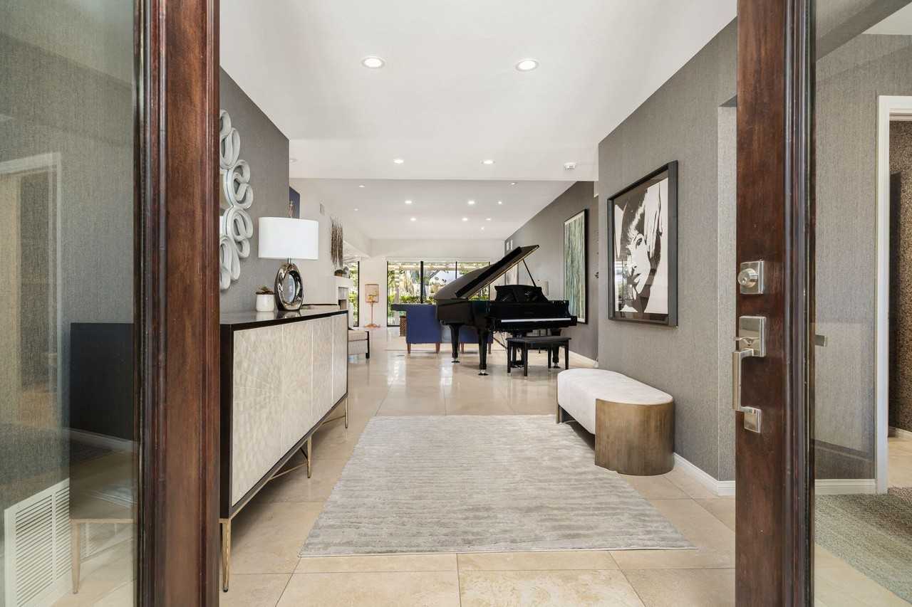 27 Stanford Dr - Photo 2 of 37