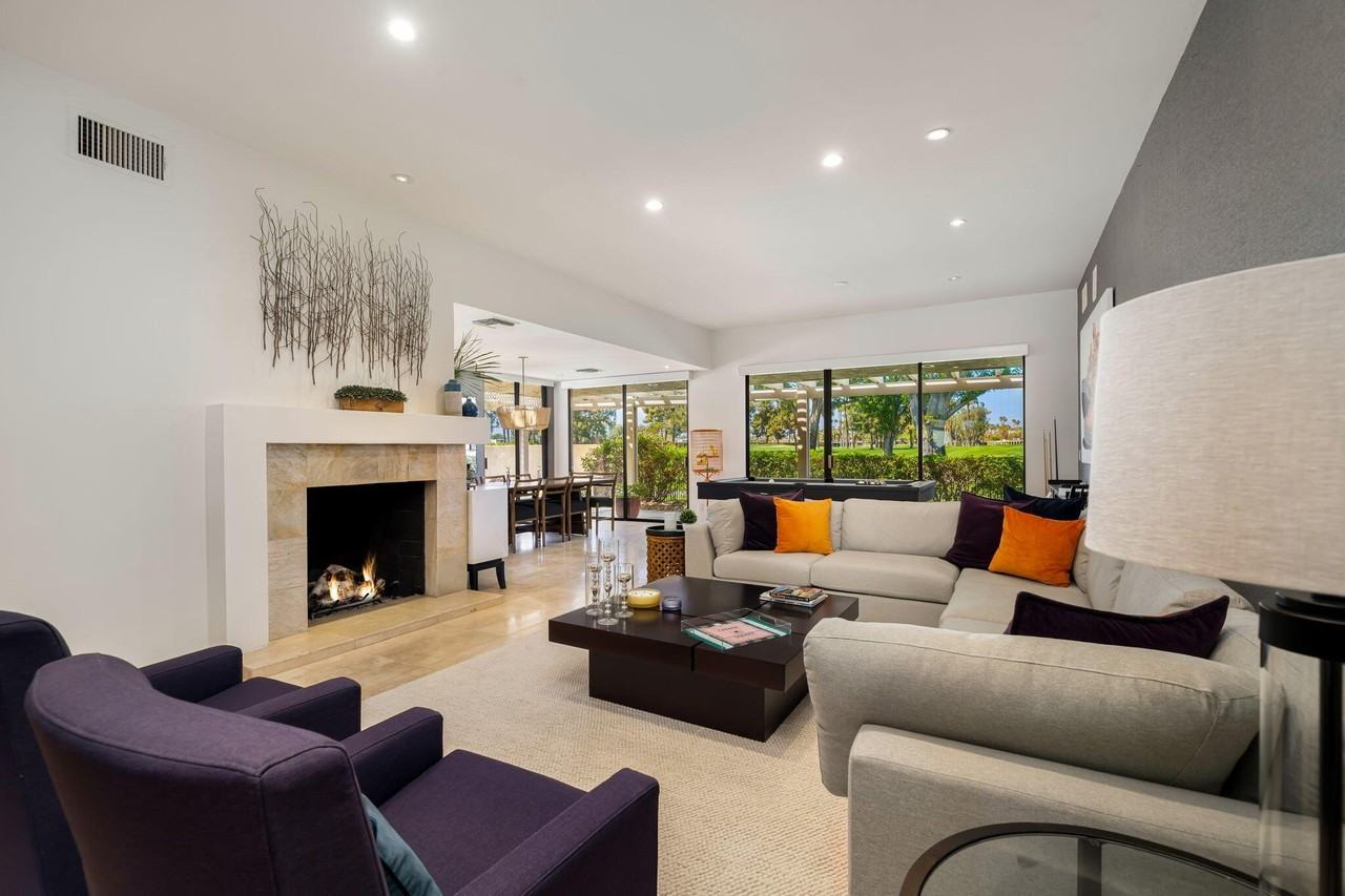 27 Stanford Dr - Photo 4 of 37