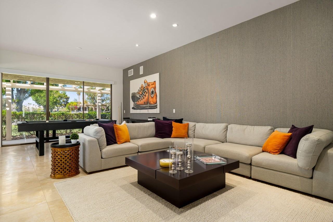 27 Stanford Dr - Photo 5 of 37