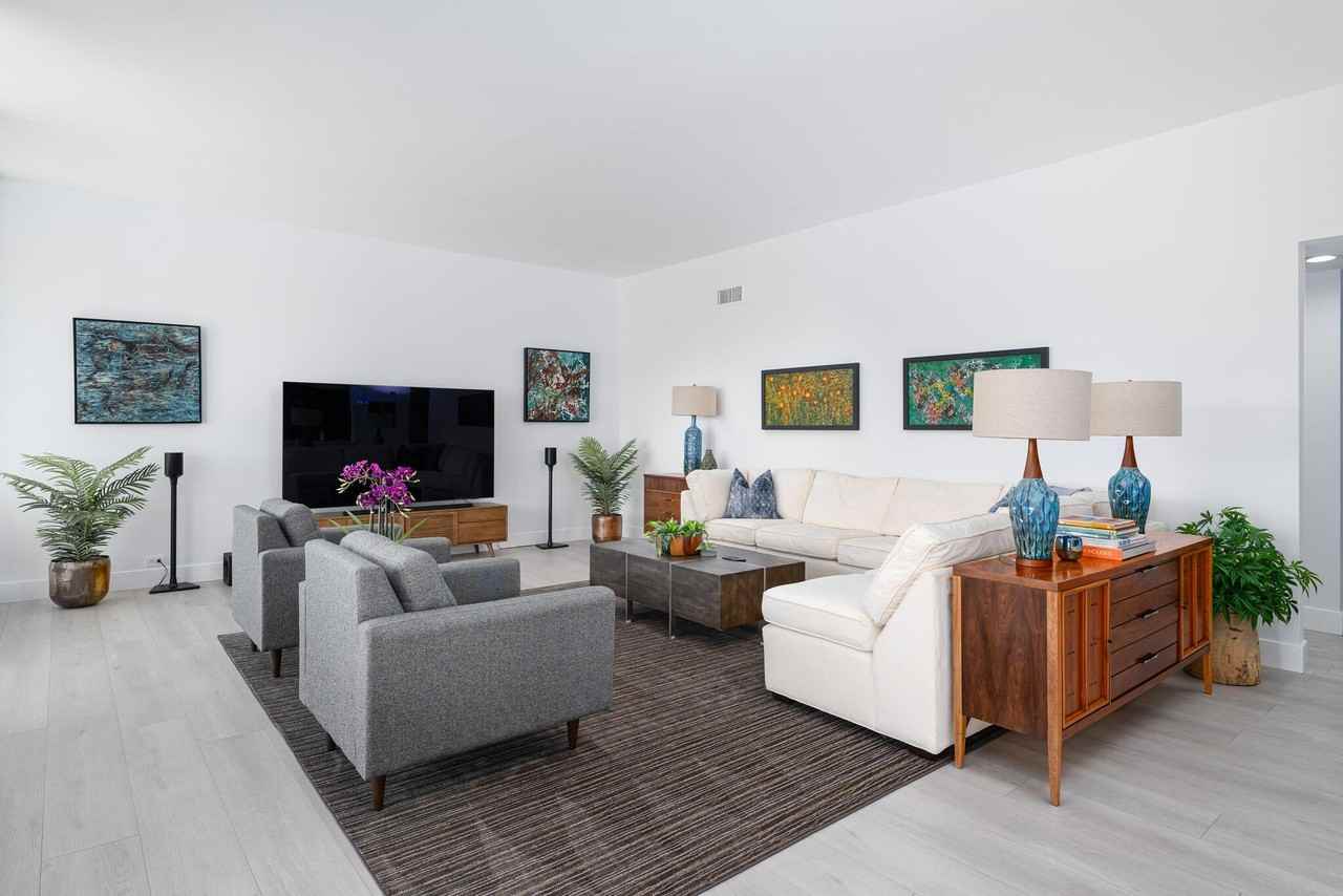 447 Desert Lakes Drive - Photo 4 of 38