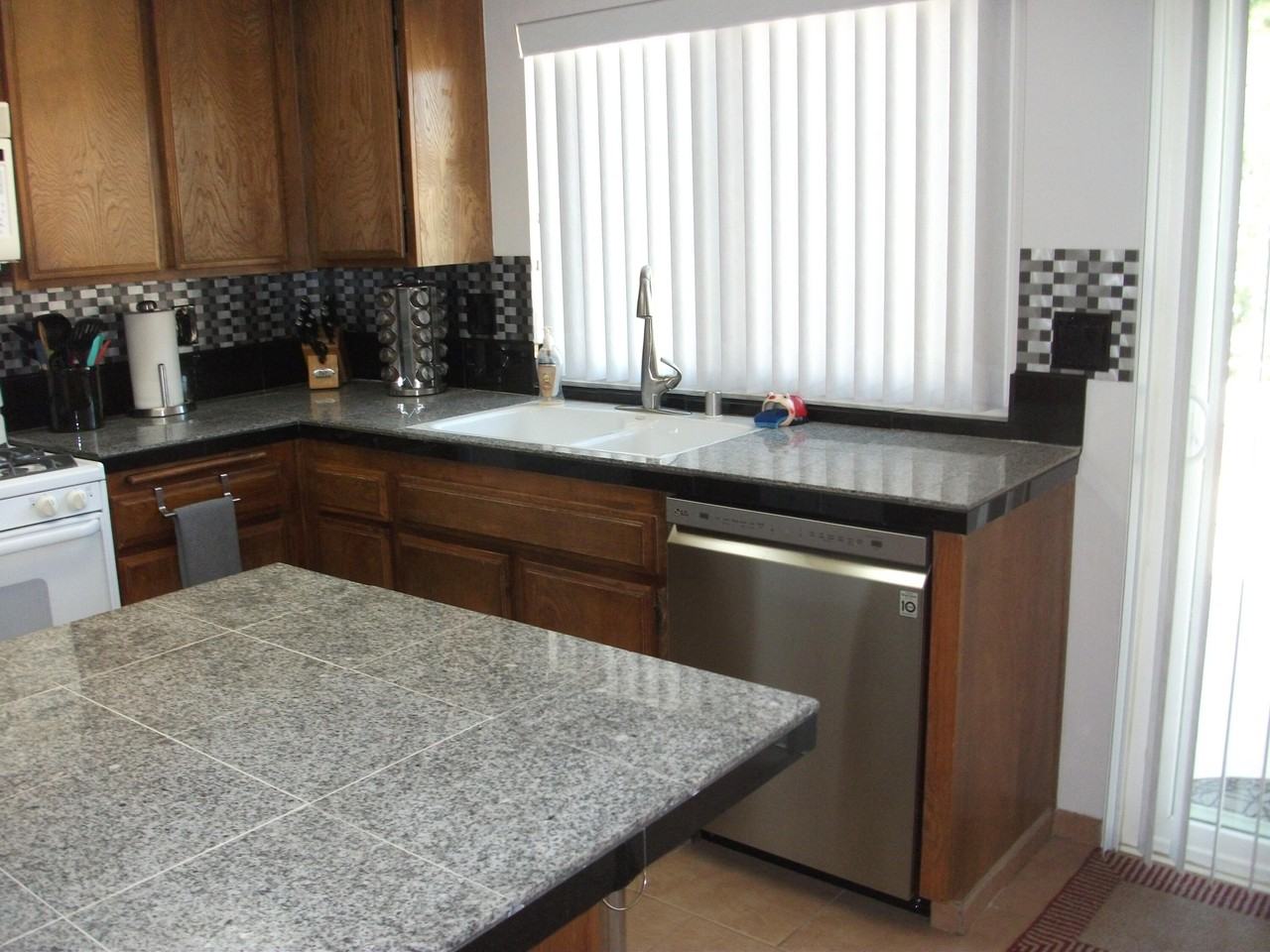 49225 Eisenhower Dr - Photo 7 of 21