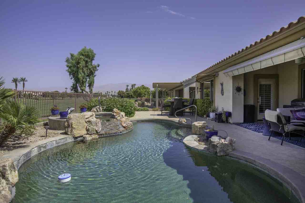 37905 Pineknoll Avenue - Photo 4 of 26