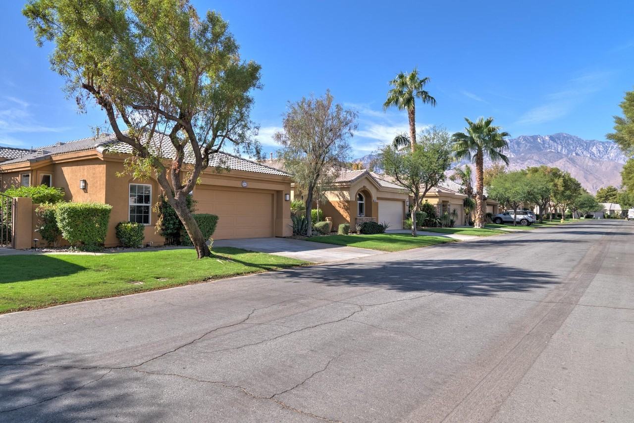 67645 S Natoma Dr - Photo 2 of 37