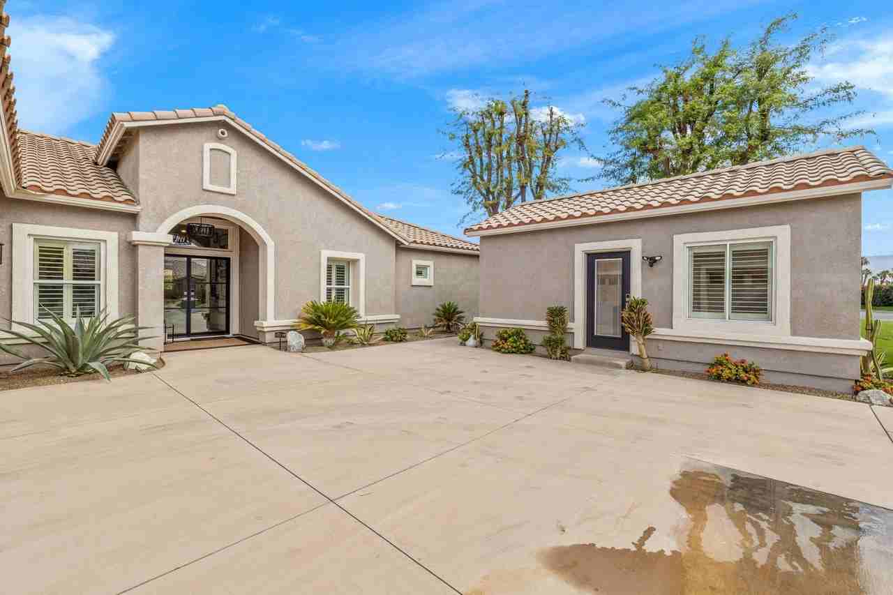 45163 Crystal Springs Dr - Photo 2 of 50