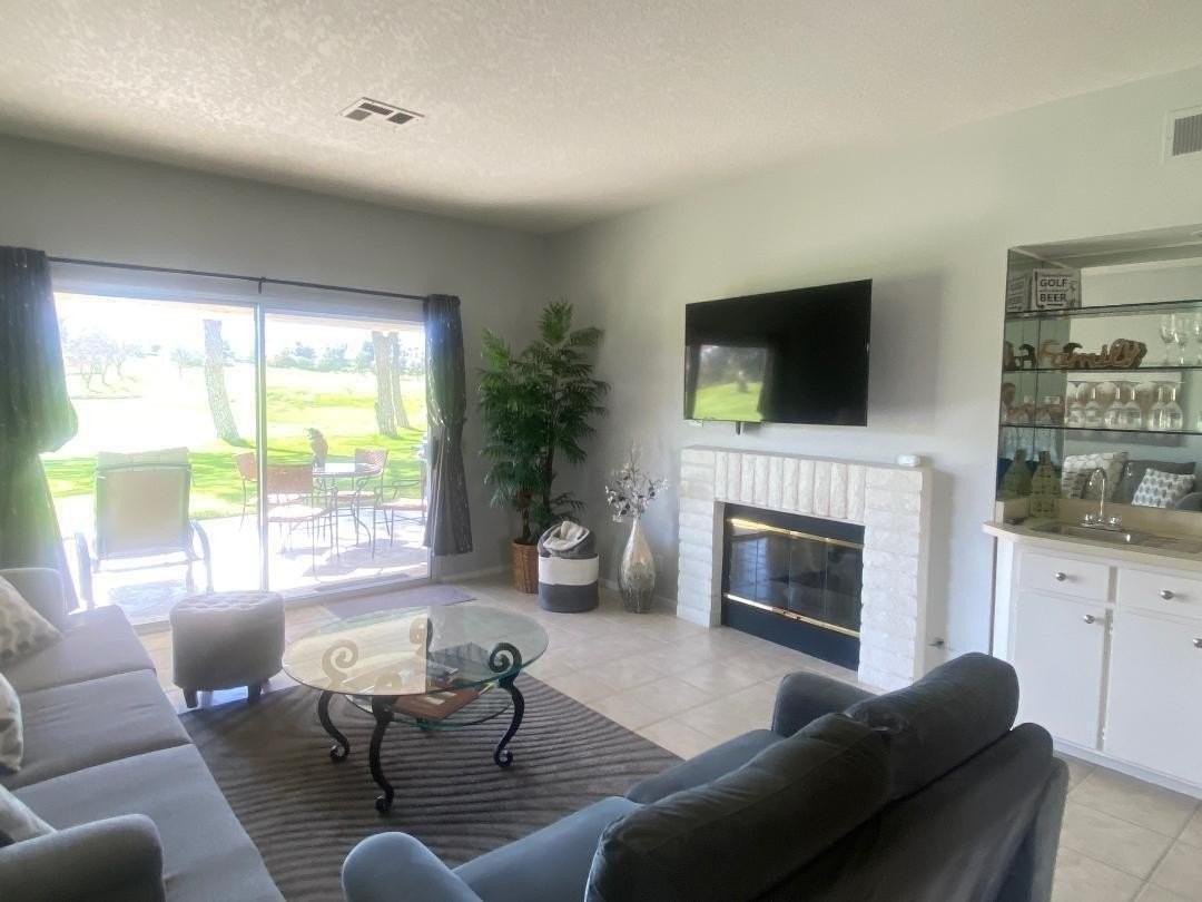 413 Desert Falls Drive North - Photo 4 of 36