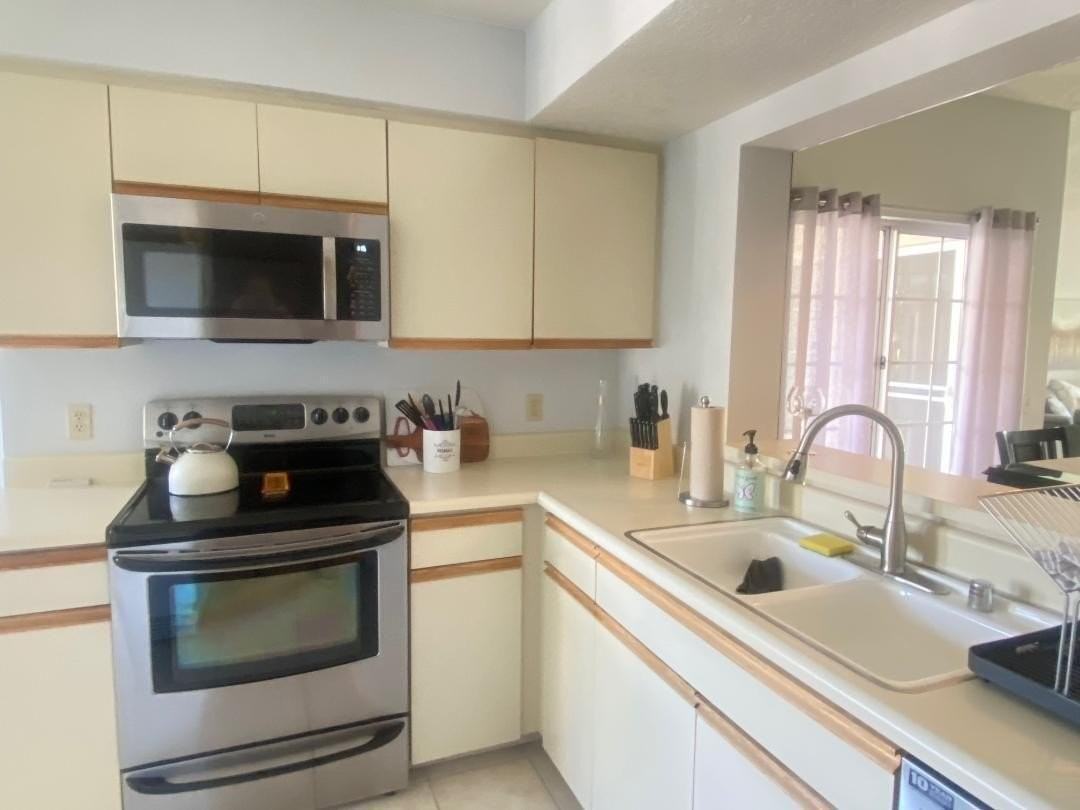 413 Desert Falls Drive North - Photo 7 of 36