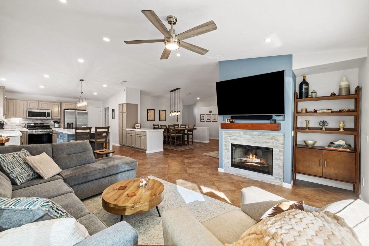 81107 Portola Circle - Photo 5 of 40