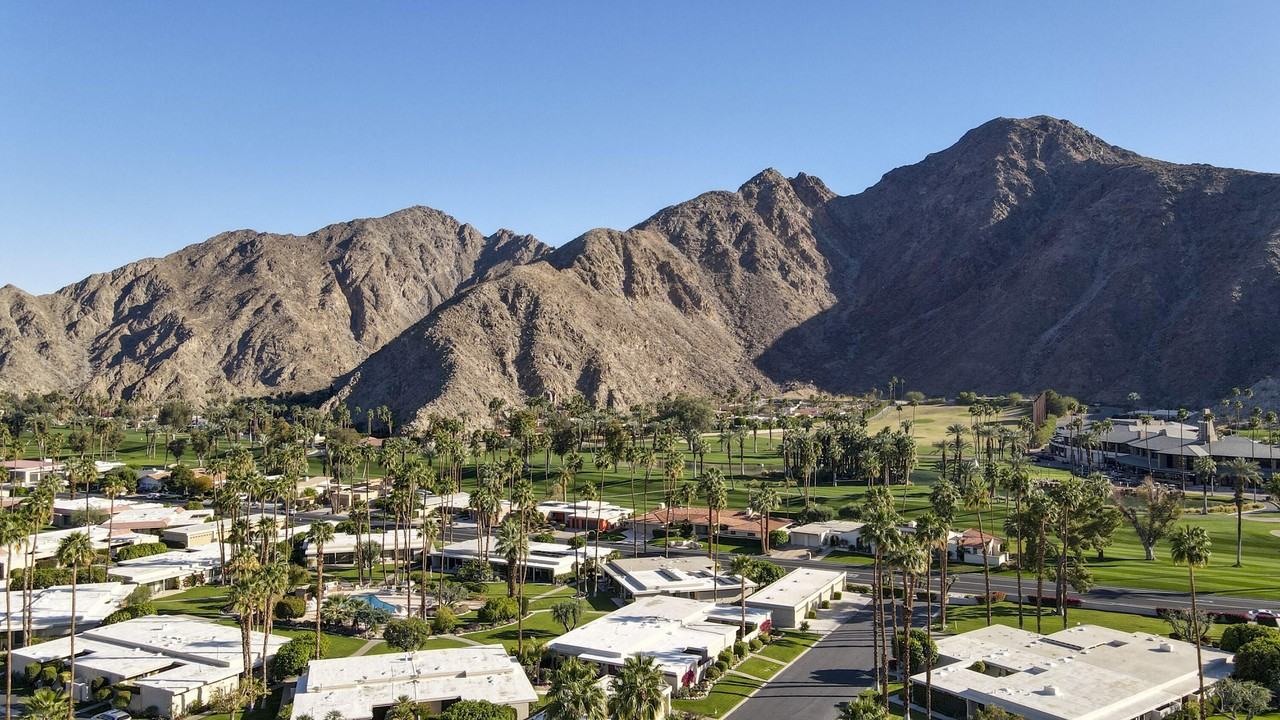 45735 Pawnee Rd - Photo 5 of 50