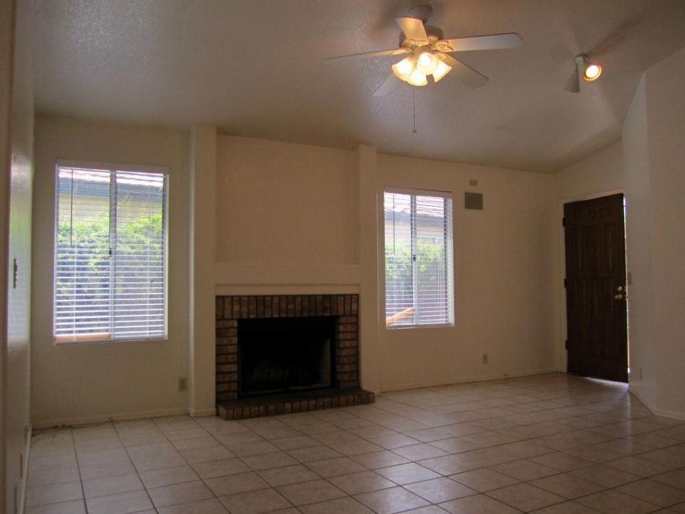 11021 N 60th Ave - Photo 2 of 7