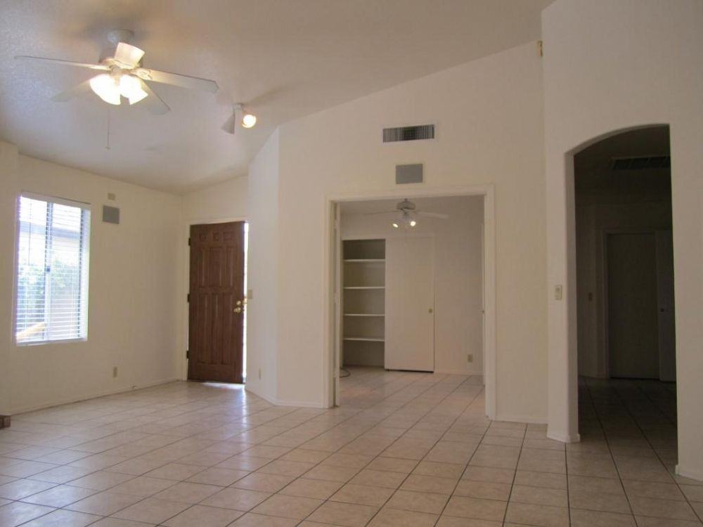 11021 N 60th Ave - Photo 3 of 7