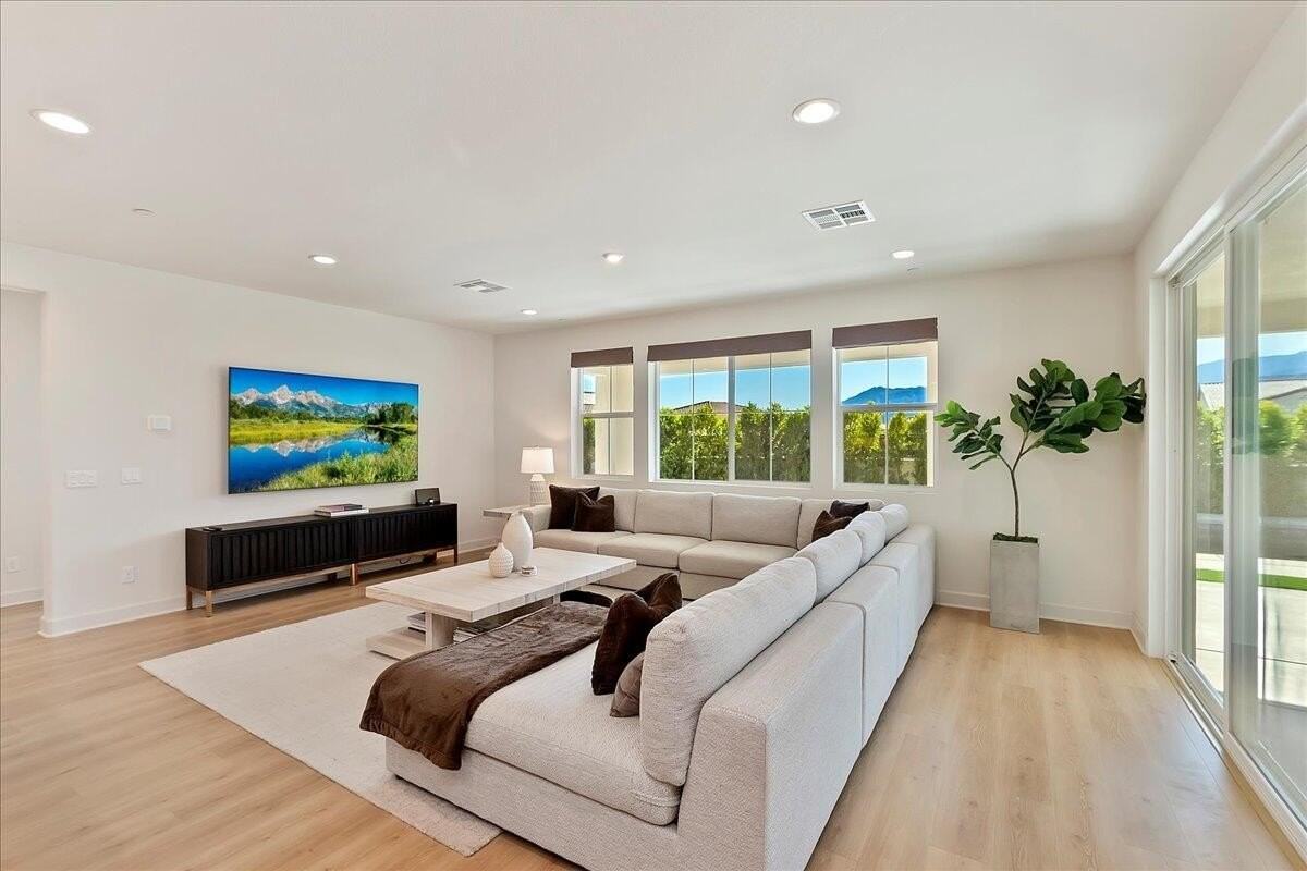 80435 Palatine Court - Photo 2 of 41