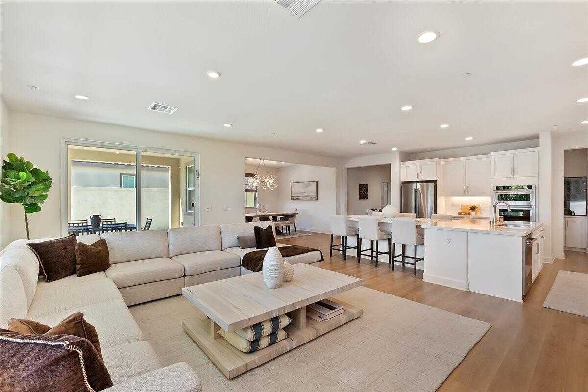 80435 Palatine Court - Photo 4 of 41