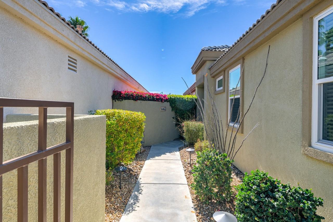 67659 S Natoma Dr - Photo 3 of 41