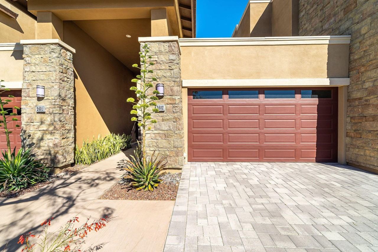 2602 Retreat Cir - Photo 2 of 32