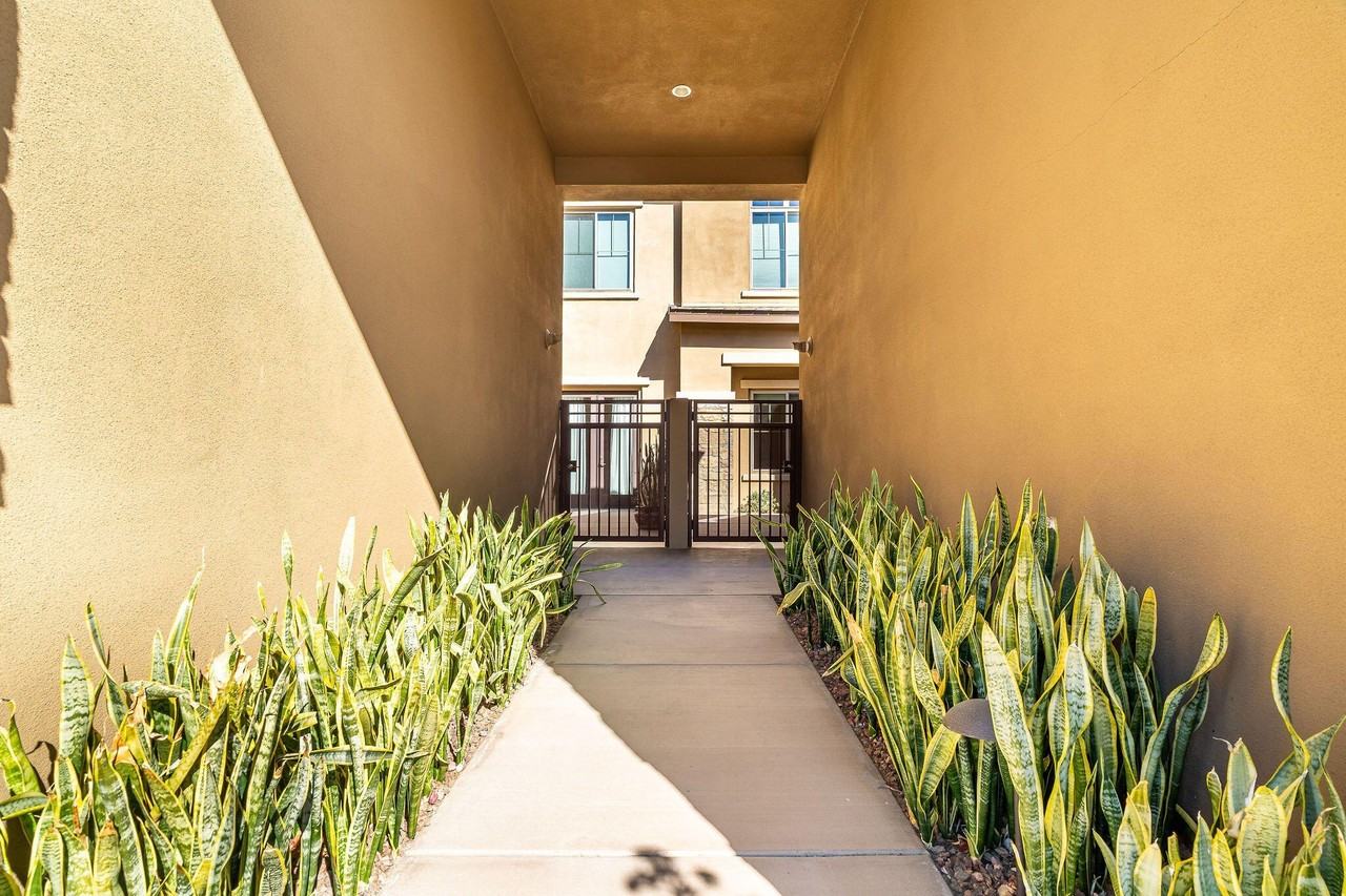 2602 Retreat Cir - Photo 3 of 32