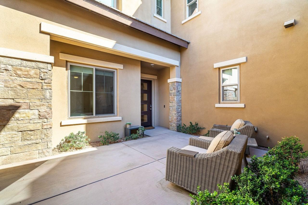 2602 Retreat Cir - Photo 4 of 32