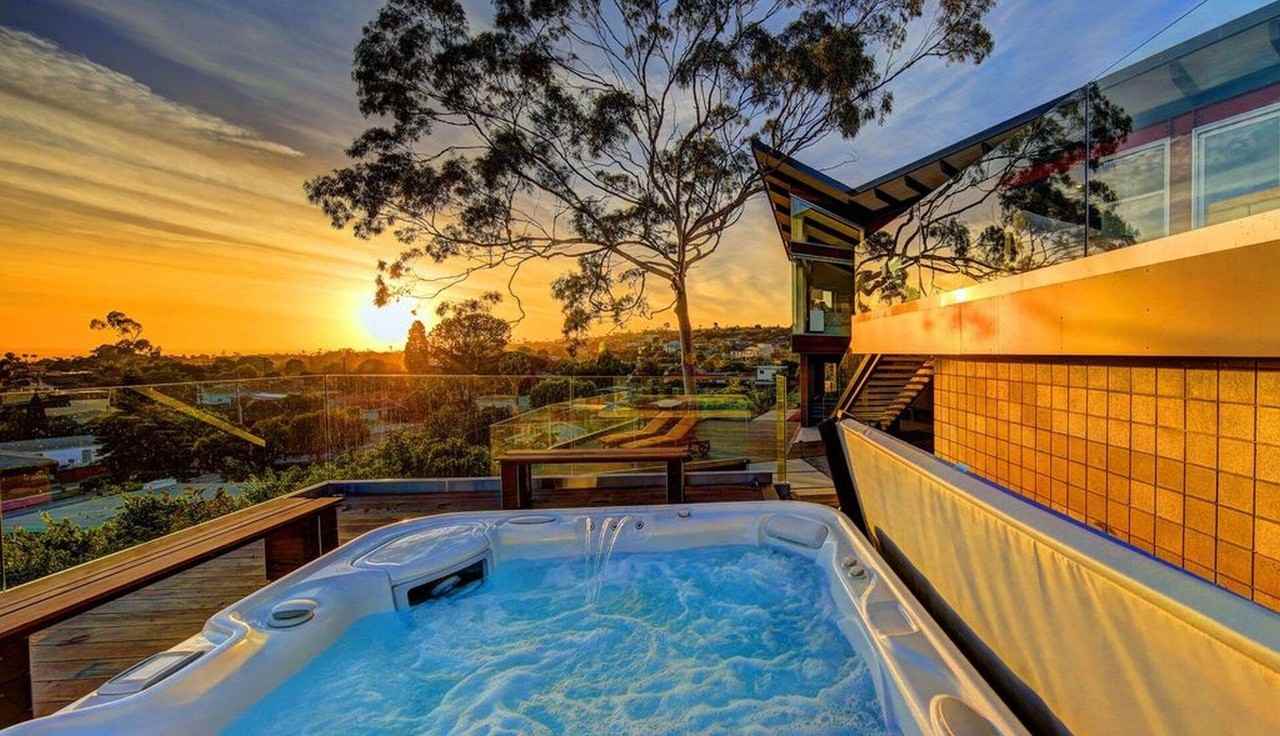 5038 Windsor Drive - Photo 2 of 33