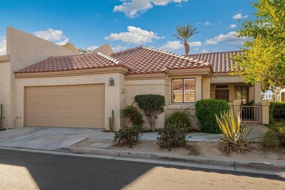 41417 Princeville Ln - Photo 2 of 45