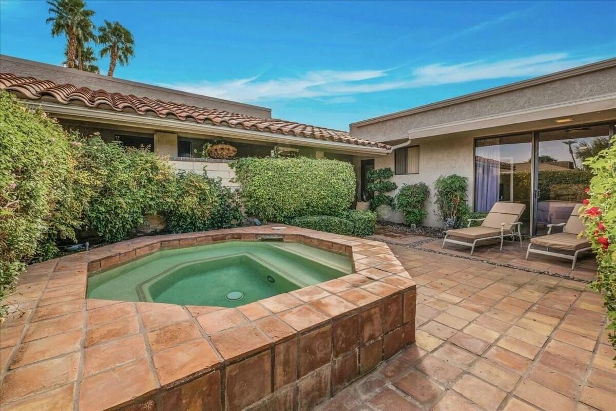 2 Cornell Dr - Photo 4 of 50