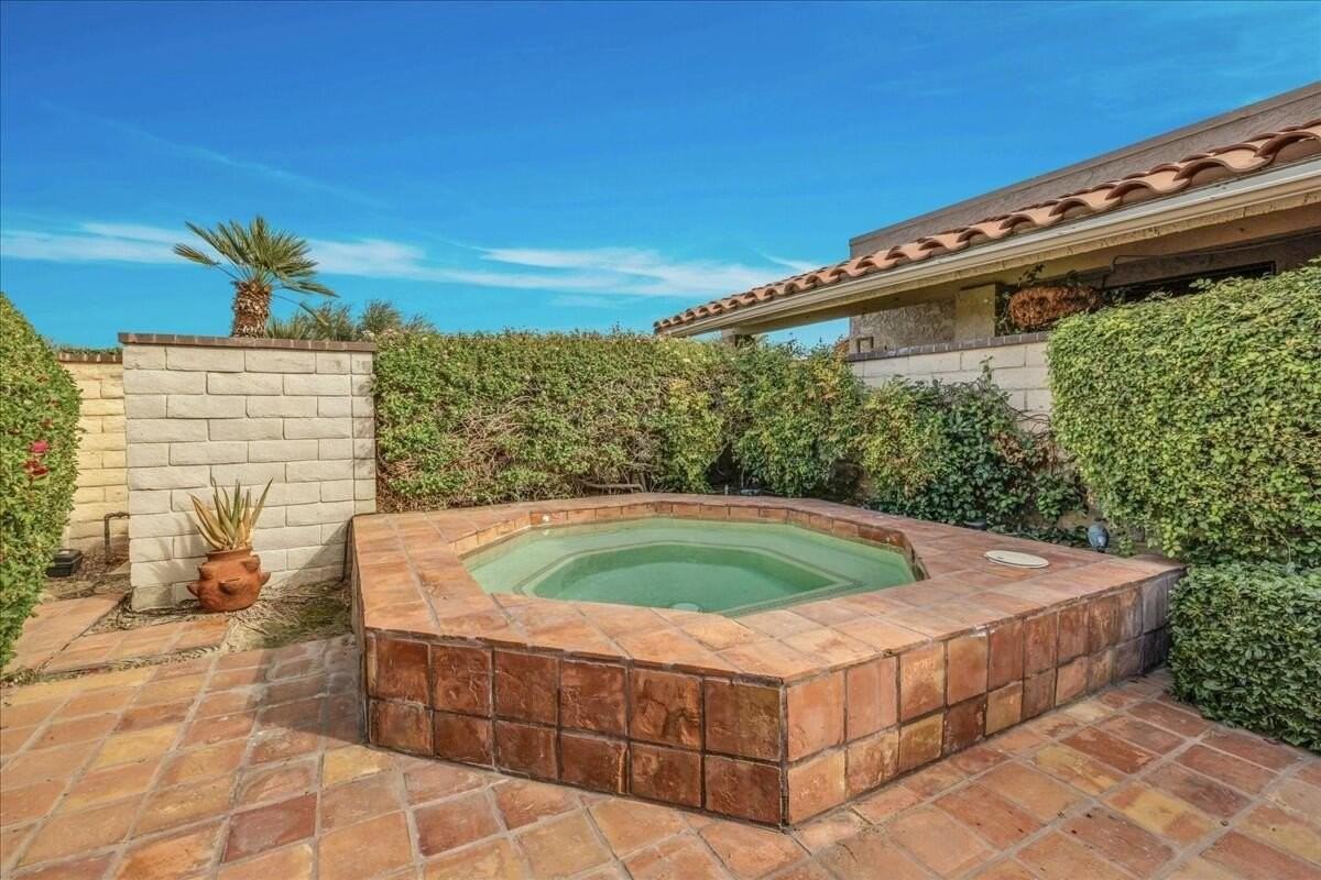 2 Cornell Dr - Photo 5 of 50