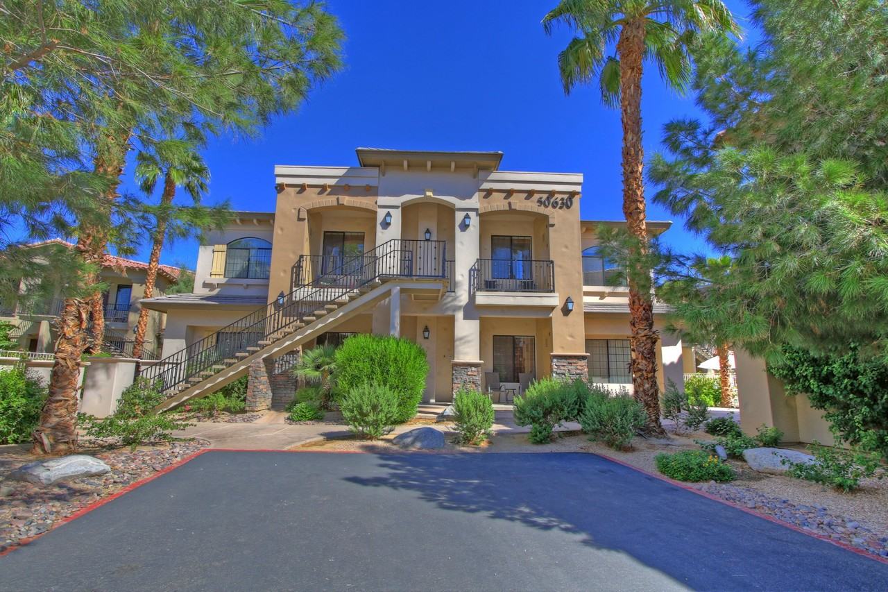 50630 Santa Rosa Plaza #8