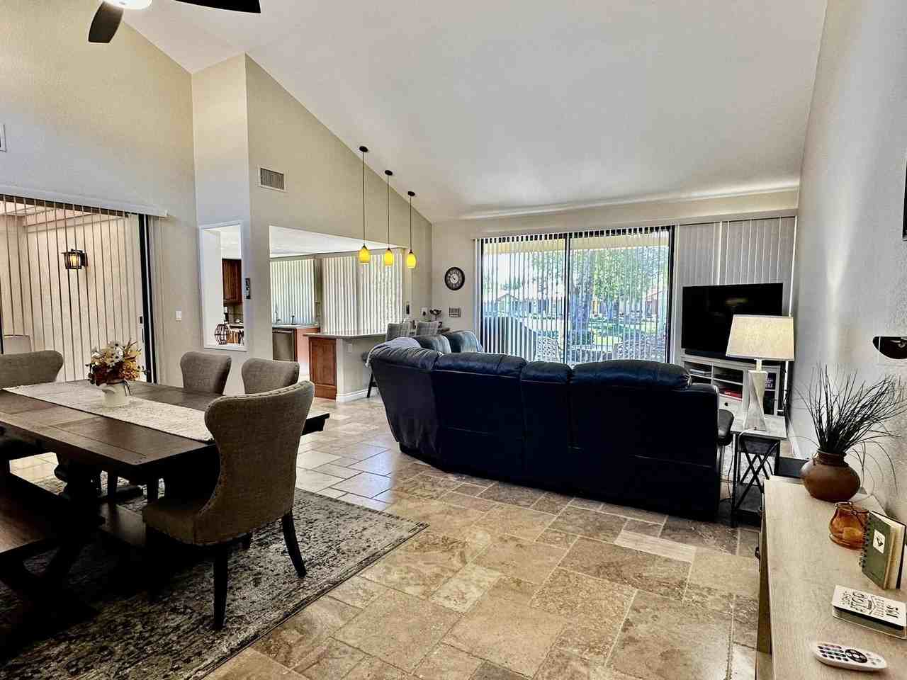 305 Durango - Photo 4 of 15