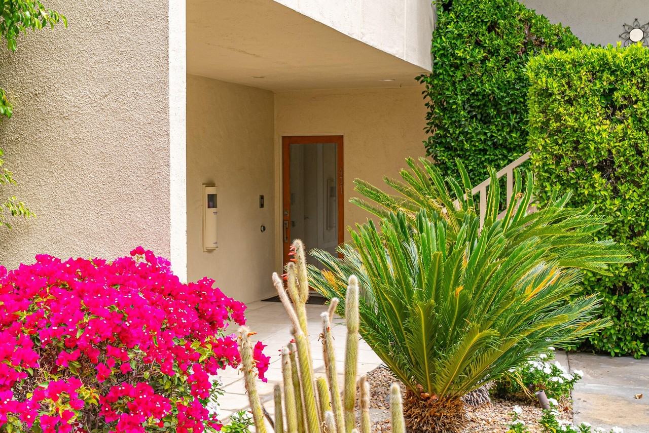 477 Desert Lakes Drive - Photo 2 of 50