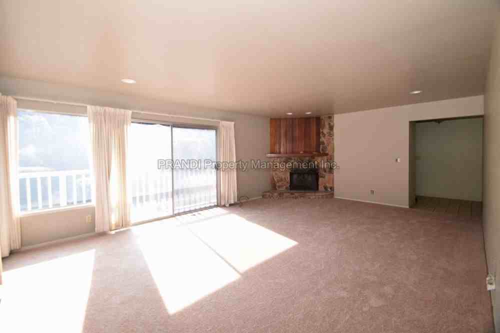 110 Terrace Ave - Photo 2 of 10