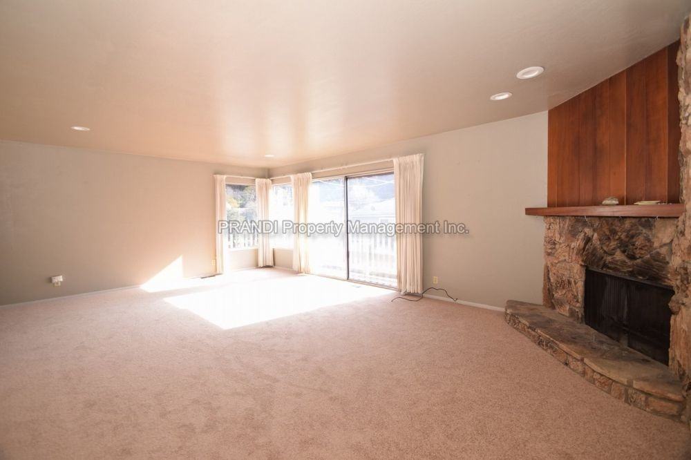 110 Terrace Ave - Photo 3 of 10