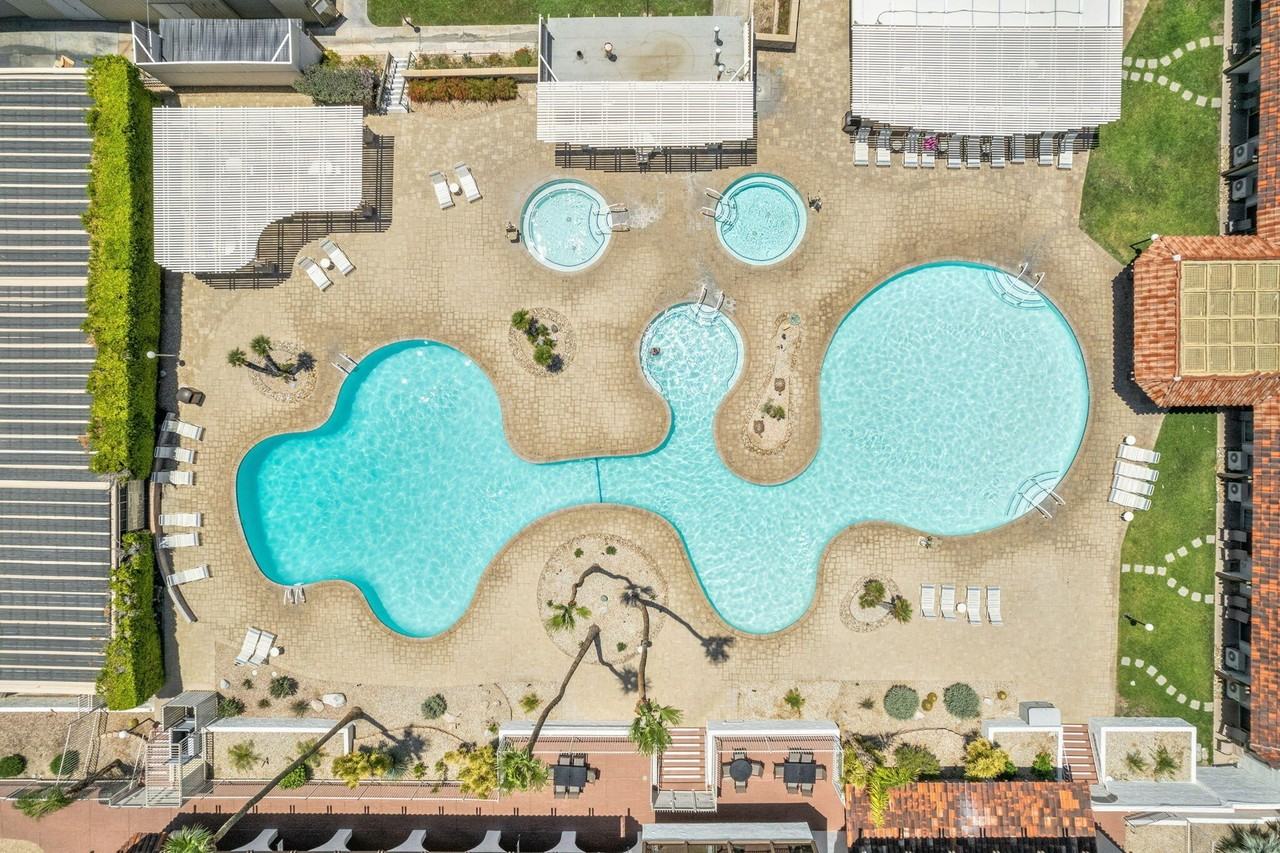 9735 Hoylake Road - Photo 4 of 45