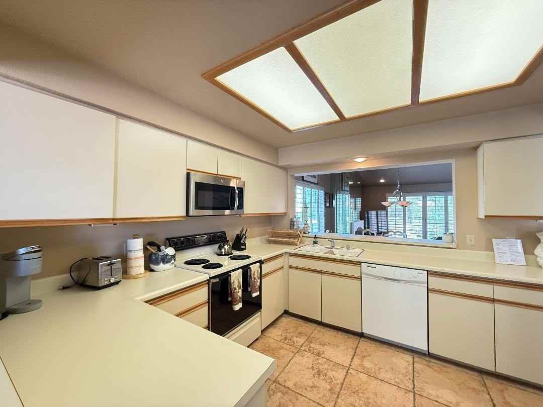 688 Vista Lago Cir N - Photo 6 of 38