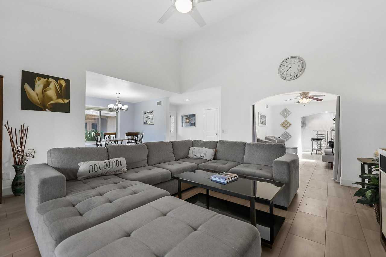 5 Majorca Dr - Photo 4 of 40