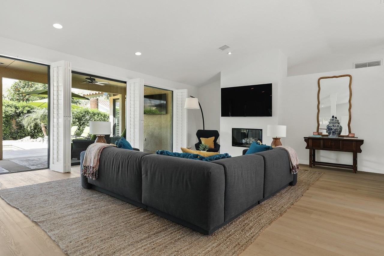 48721 Santa Ursula Street - Photo 7 of 42