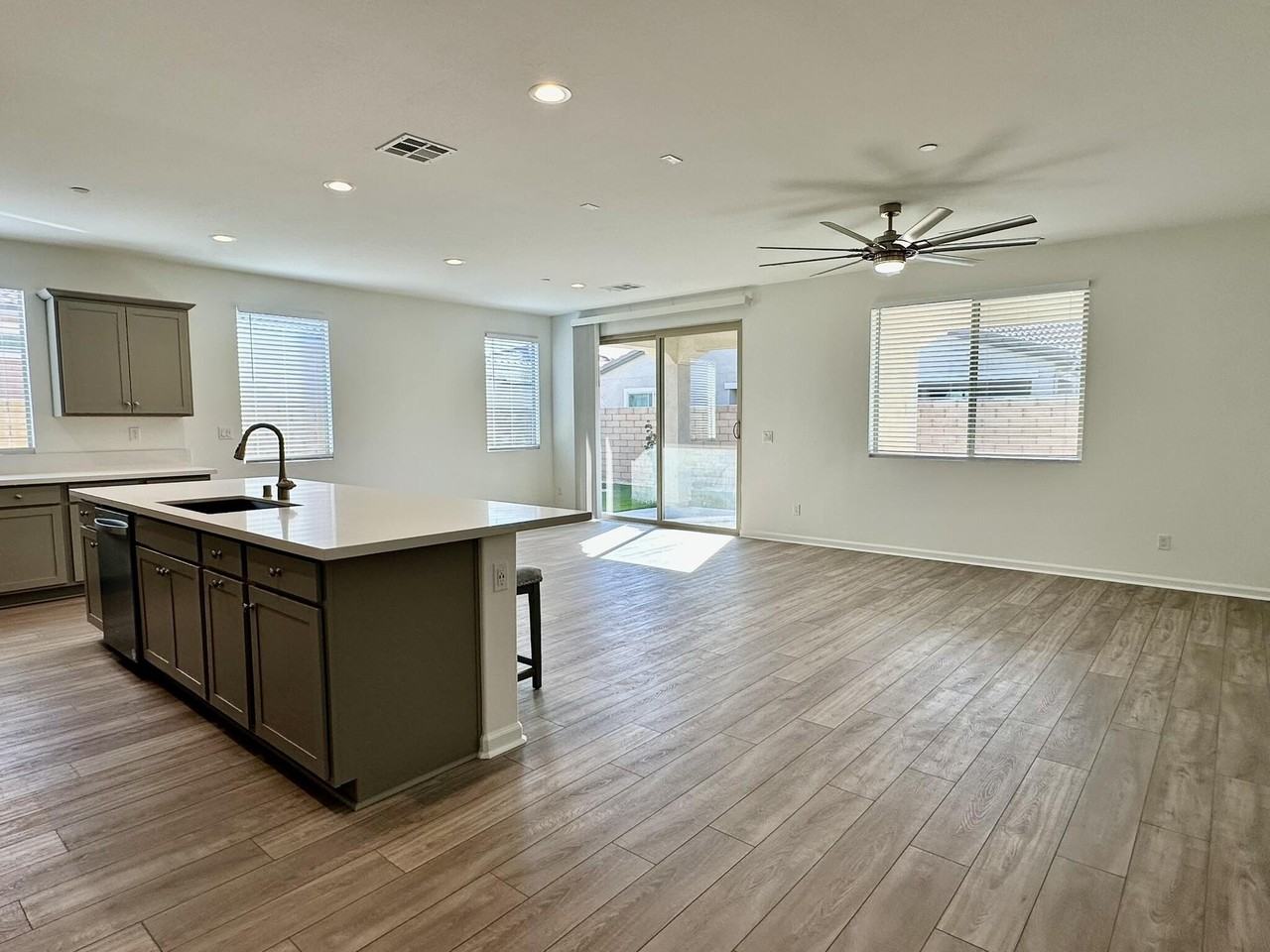 78879 Fortuna Pl - Photo 2 of 25