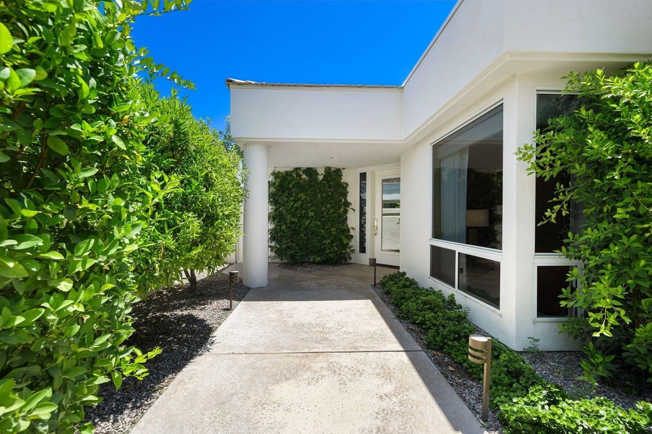 44970 Olympic Ct - Photo 4 of 36