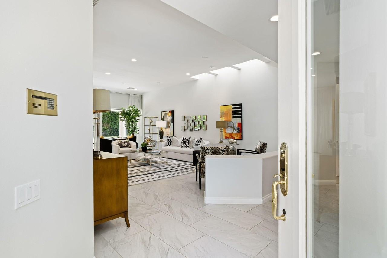 44970 Olympic Ct - Photo 5 of 36