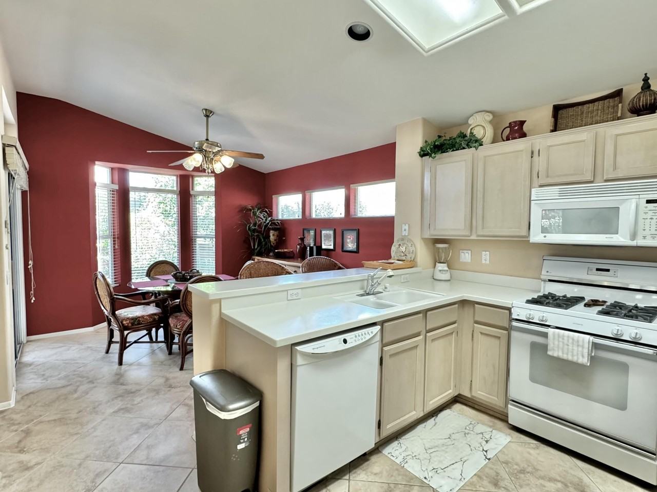 78376 Moongold Rd - Photo 5 of 34