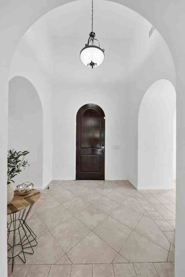 81961 Contento Street - Photo 4 of 37