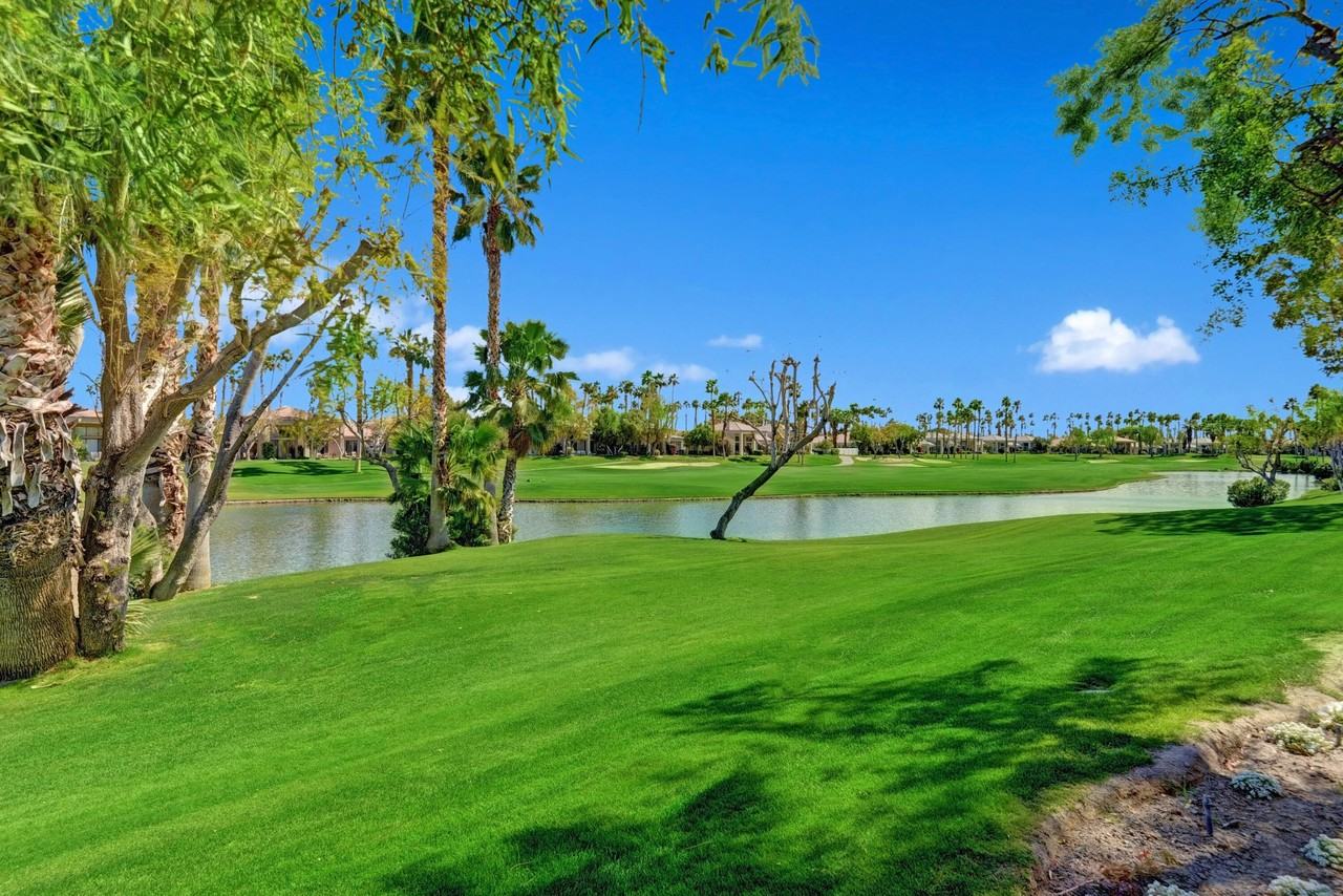 54492 Shoal Crk - Photo 5 of 48