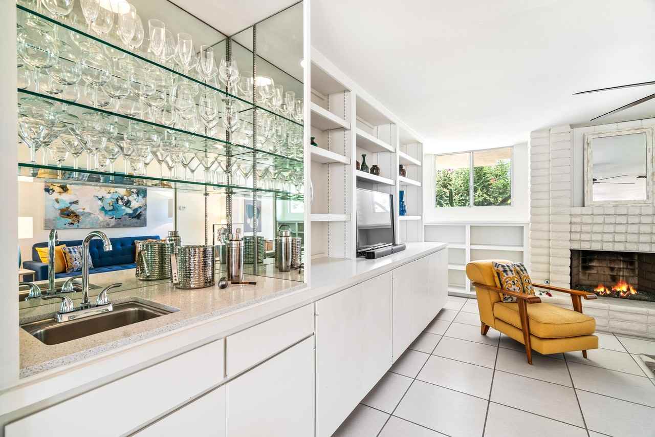 215 Desert Lakes Dr - Photo 5 of 50