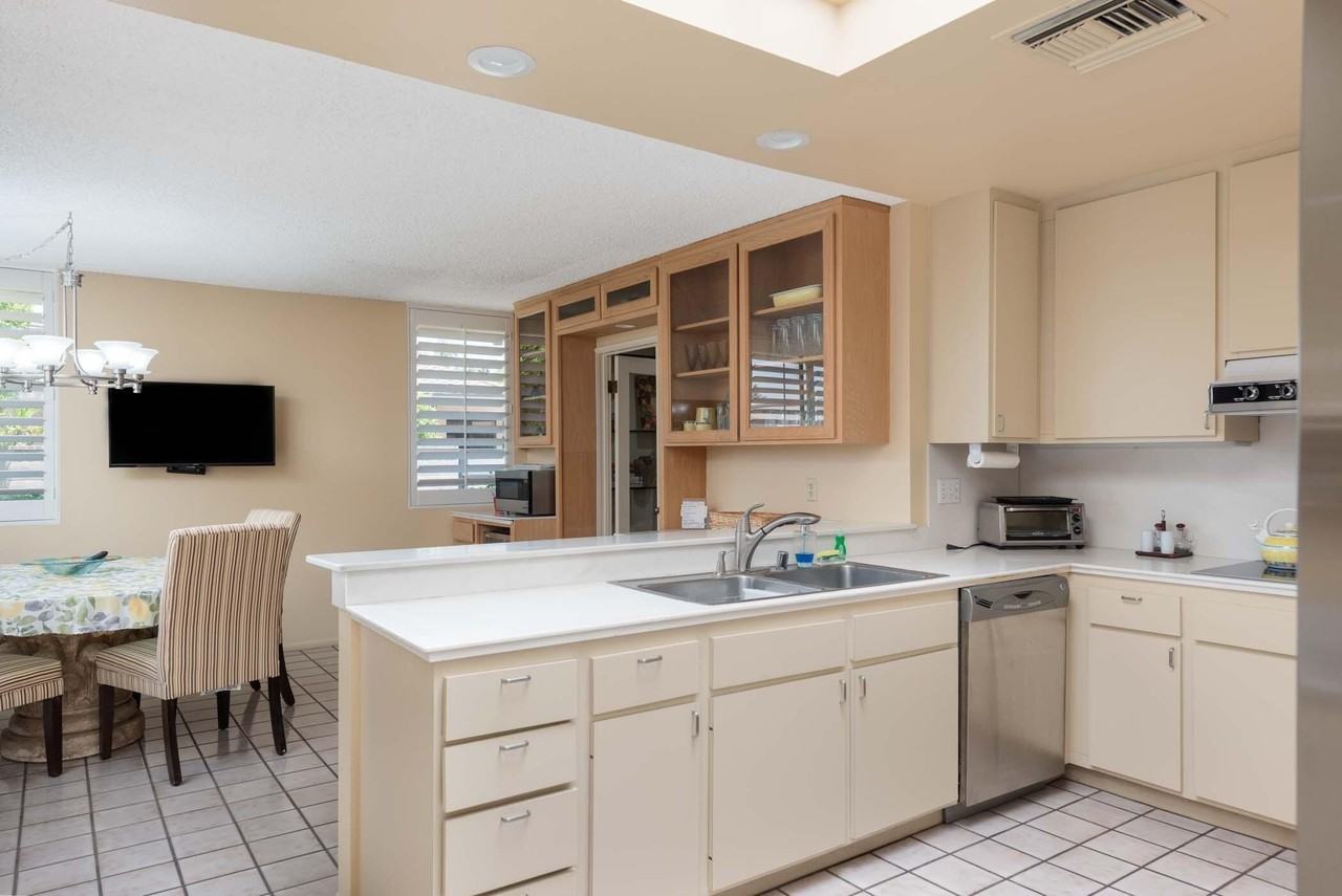 8 Tulane Ct - Photo 7 of 31