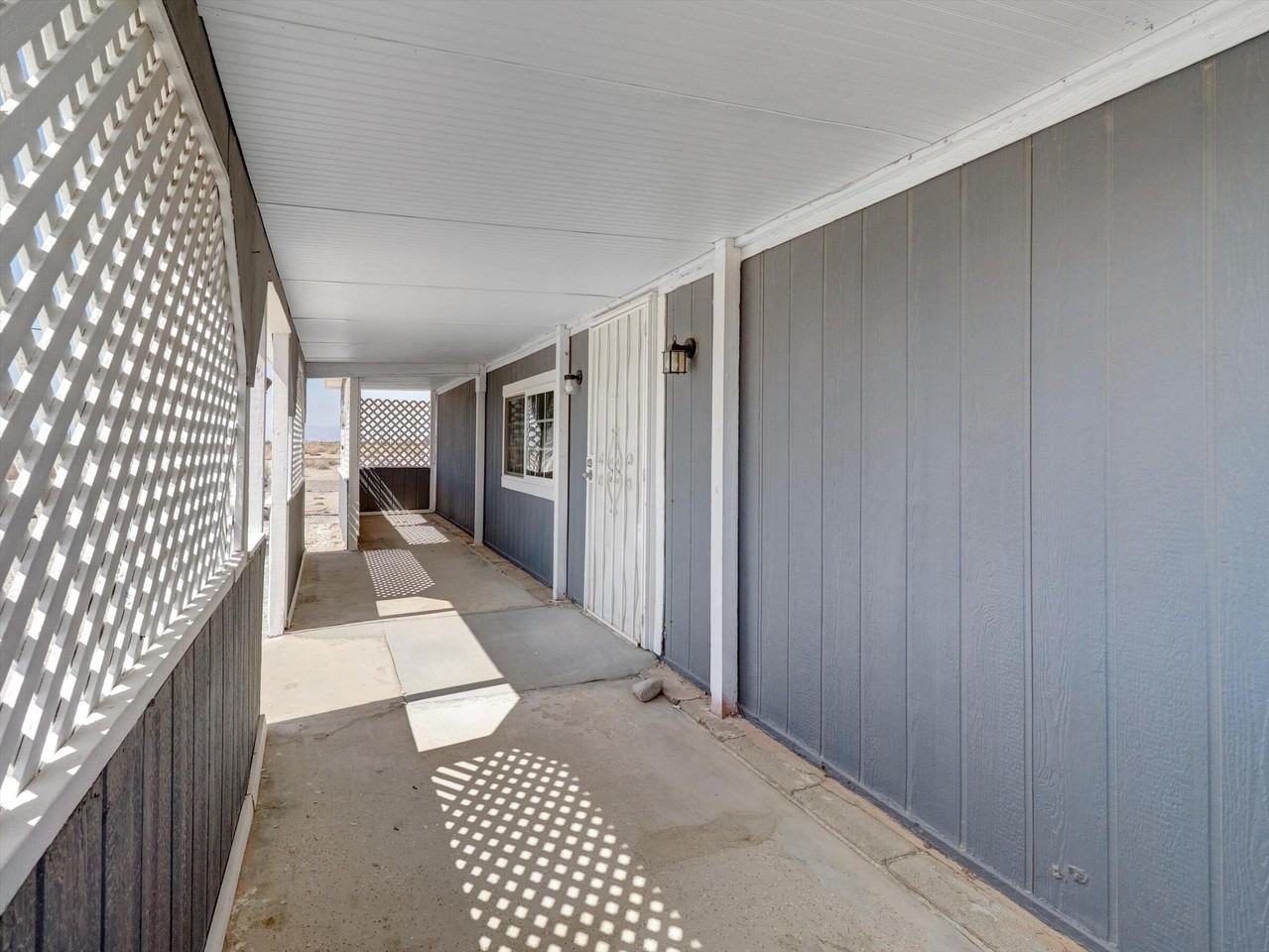 2206 Ocean Side Avenue - Photo 4 of 46