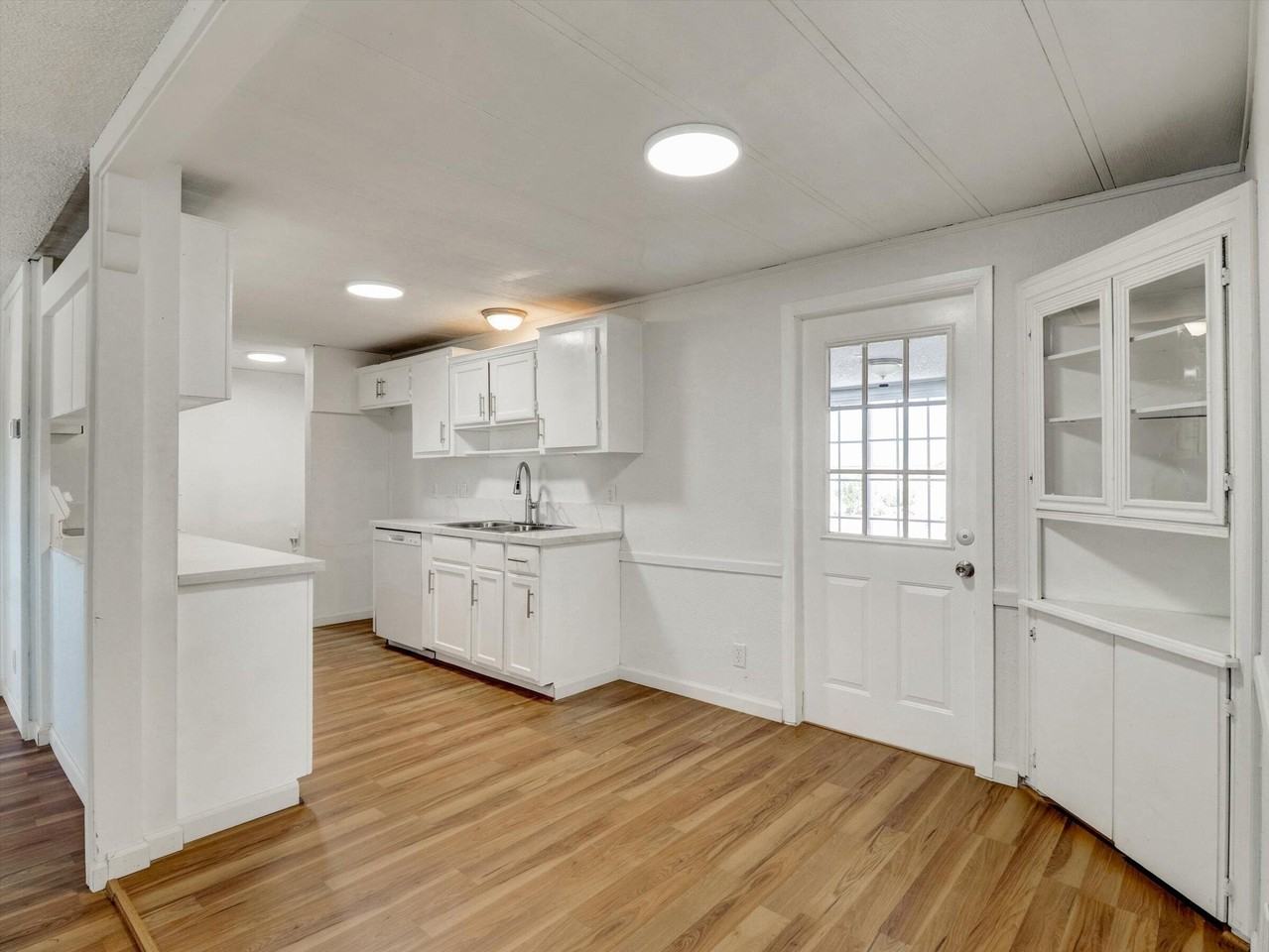 2206 Ocean Side Avenue - Photo 6 of 46