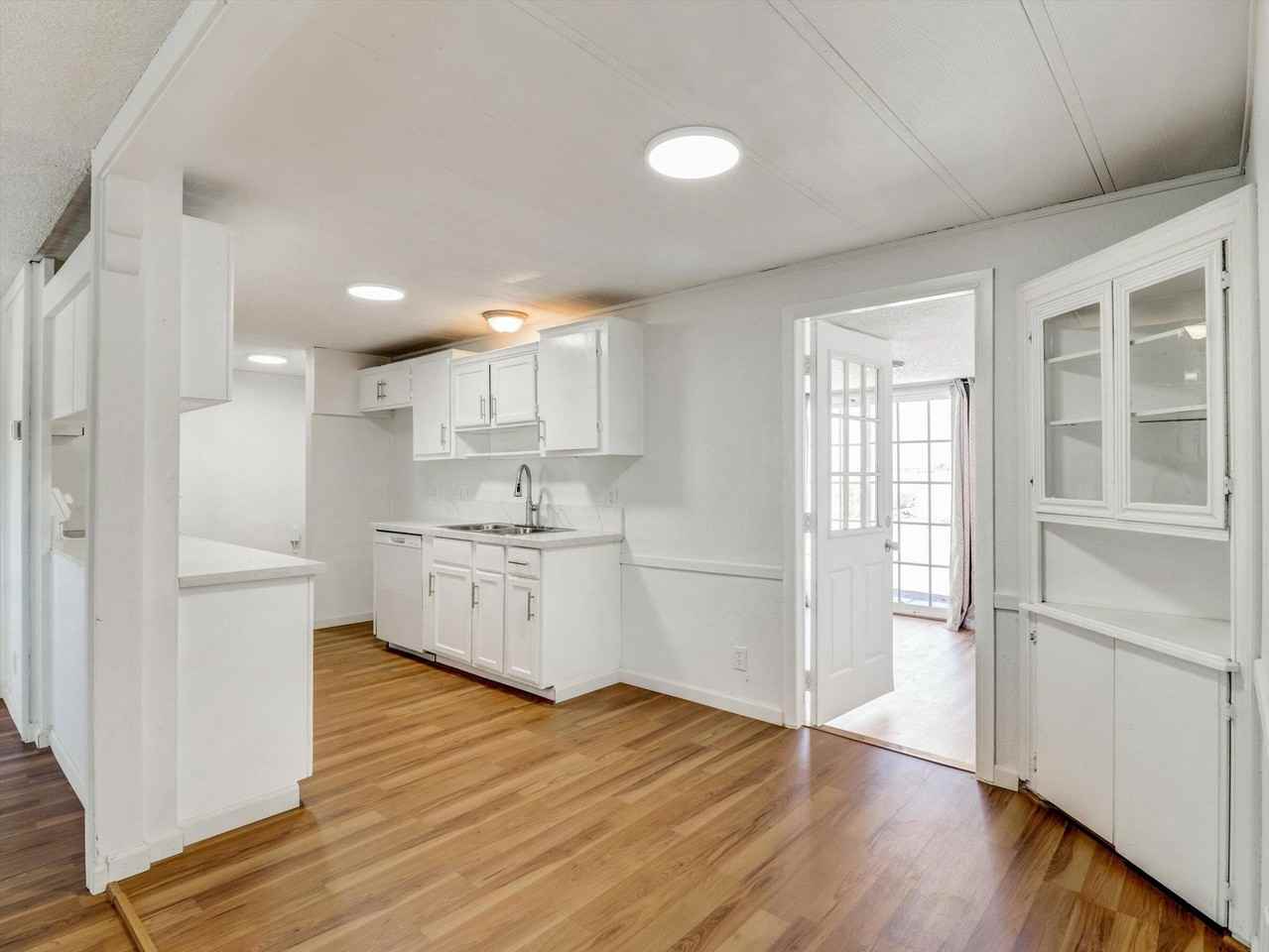 2206 Ocean Side Avenue - Photo 7 of 46